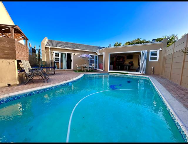 3 BEDROOM HOUSE FOR SALE IN EDGEMEAD